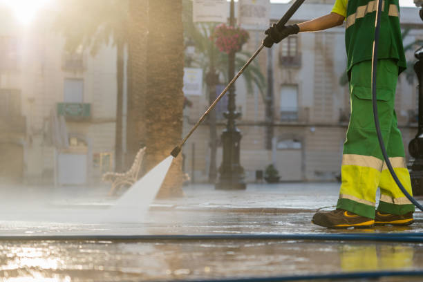 Best Pool Deck Cleaning  in Vicksburg, MS